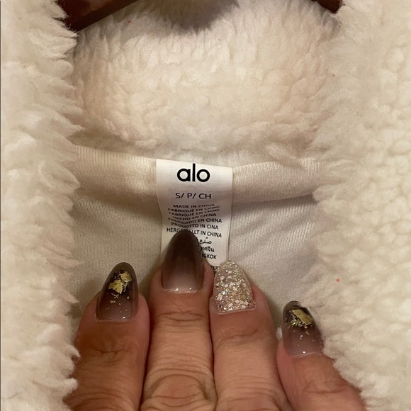 ALO Yoga Foxy Sherpa Jacket - Picture 4 of 11